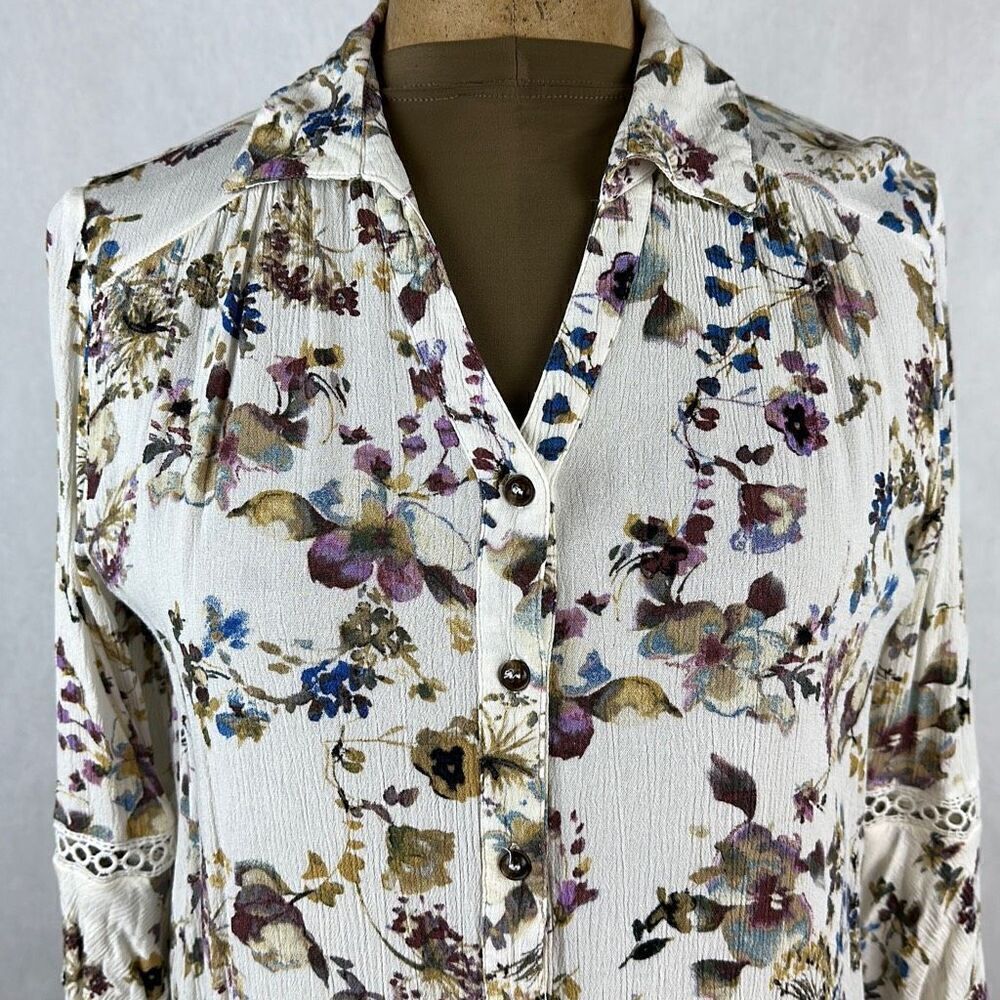Altar’d State Button Down Blouse Shirt Top Floral Size Medium Lace Detail Ruffle - Picture 2 of 11